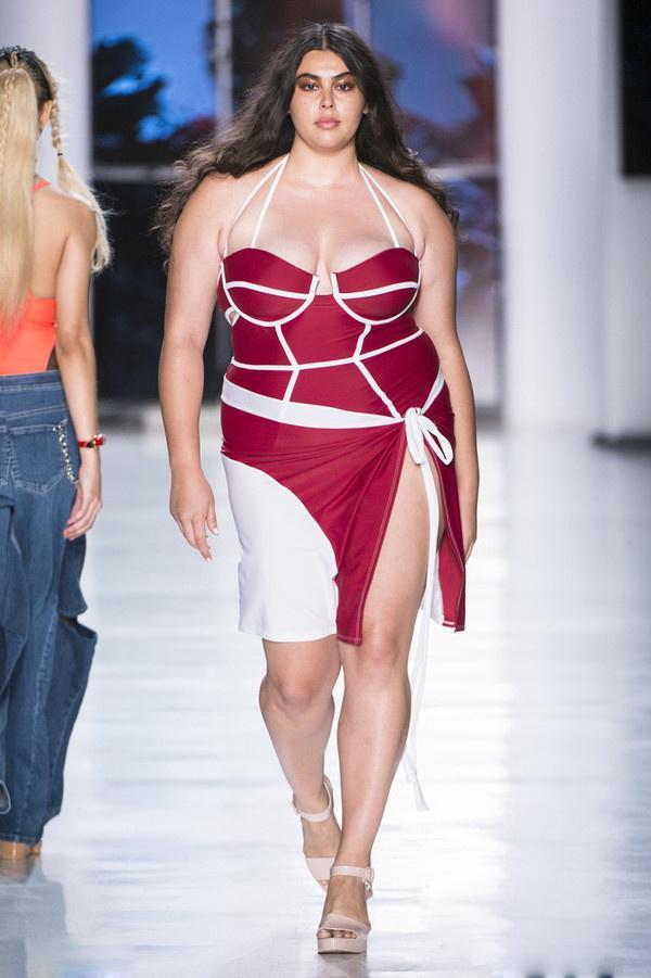 神評論|有名的大碼超模有幾個?網(wǎng)友:肉,肉,肉,我想吃肉