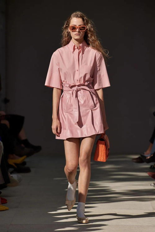 還在為找面料煩惱嗎？秀場(chǎng)五大常見(jiàn)面料，錯(cuò)過(guò)將遺憾終身